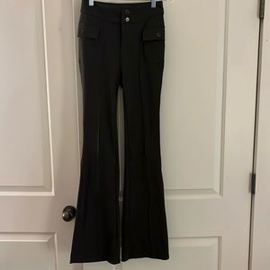 Flared leggings with zipper and pockets